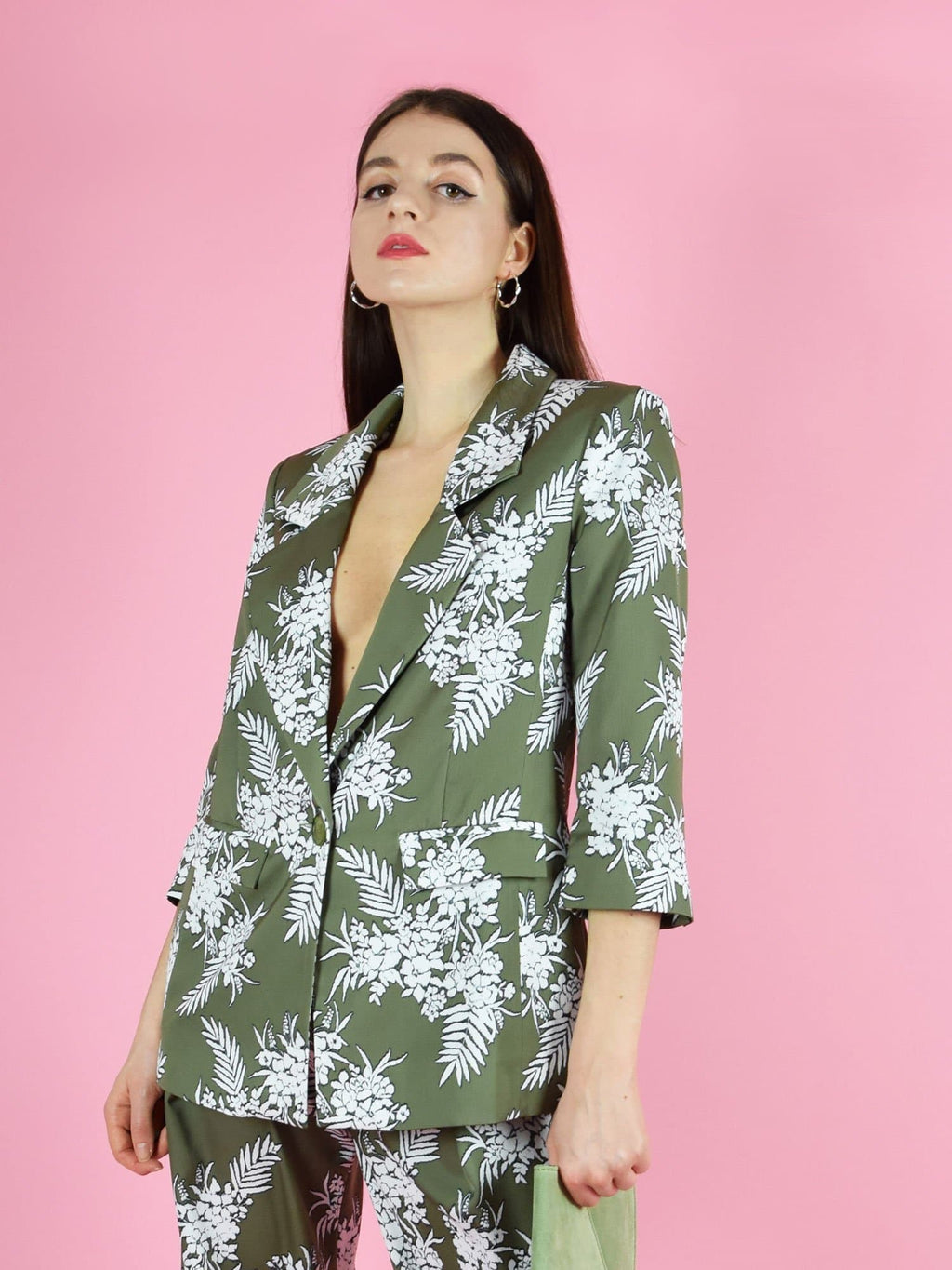 The girlboss sustainable longline blazer by blonde gone rogue. The blazer has a loose, oversized fit and two front pockets.