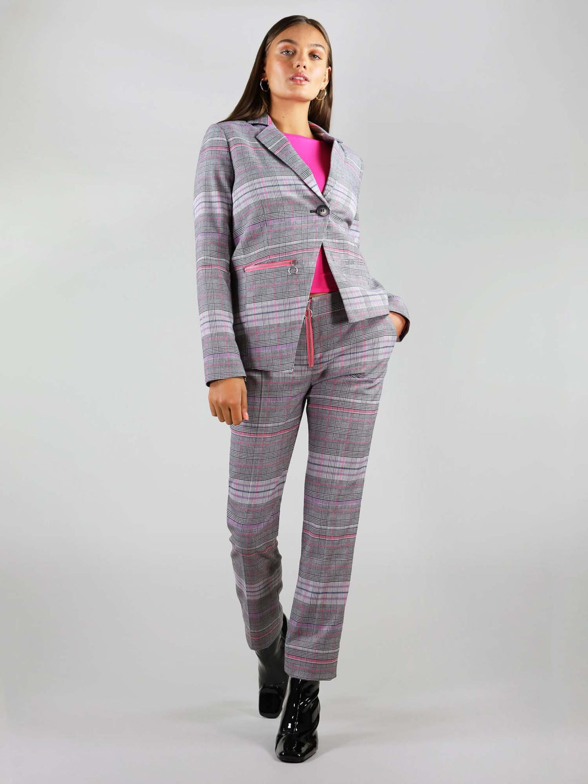 The revivify blazer comes in many different sizes. The jacket has boxy fit and asymmetric shape design. The colour is different shades of grey and contrast pink lining.