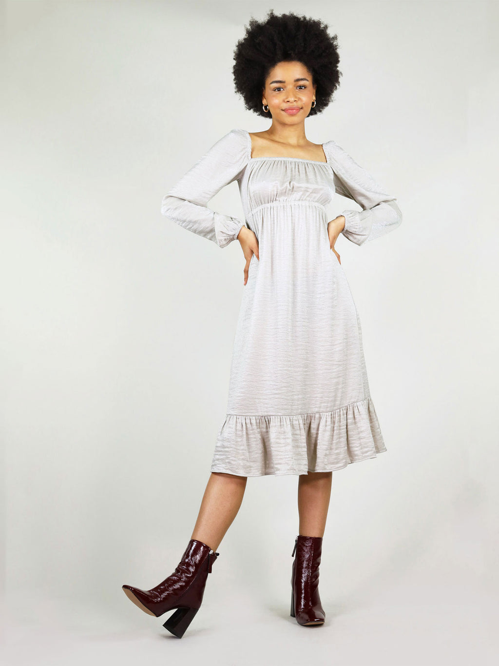 Silver midi empire dress with loose fit. Elastic at the cuffs, around cleavage and under bust. Long sleeve and square neck.