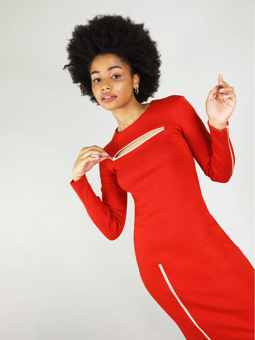 Long sleeves and white zip under the collar bone area, the wicked zipper dress has tight body con fit with a white zip on the right leg. 
